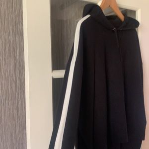 🚺 Rachel Roy Hooded Black and White Sweater, size S